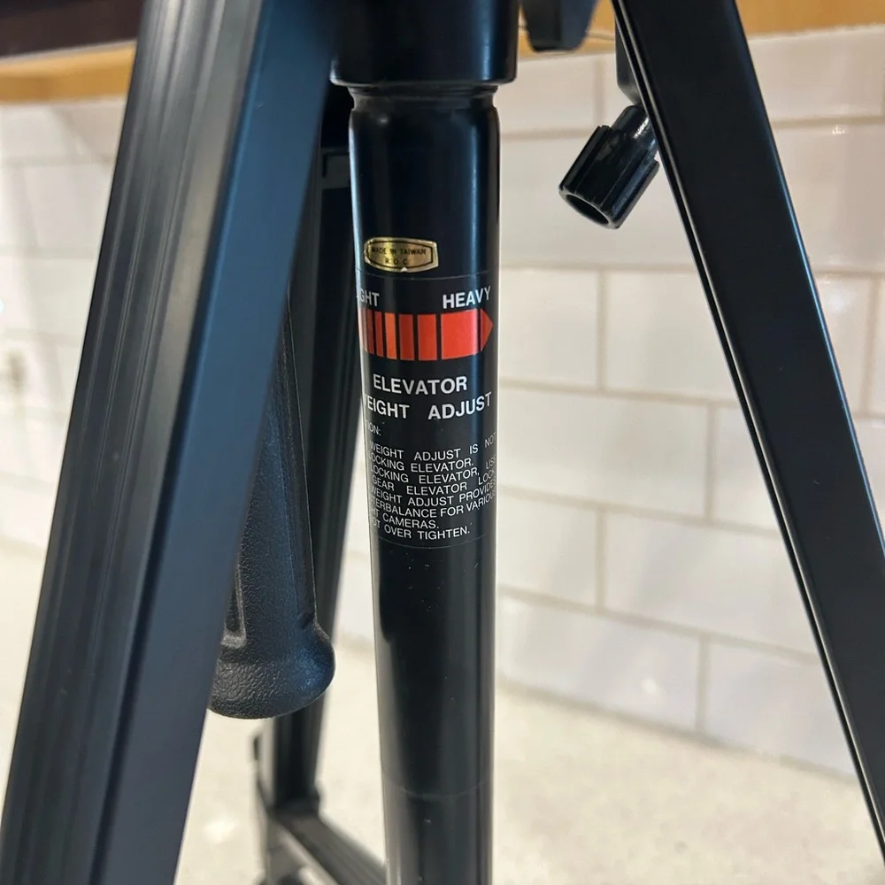 Vanguard VGT-503 Black Tripod Only, As is